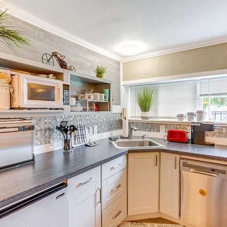 Charming Updated Retreat Walk To Lake Stevens! Exteriör bild